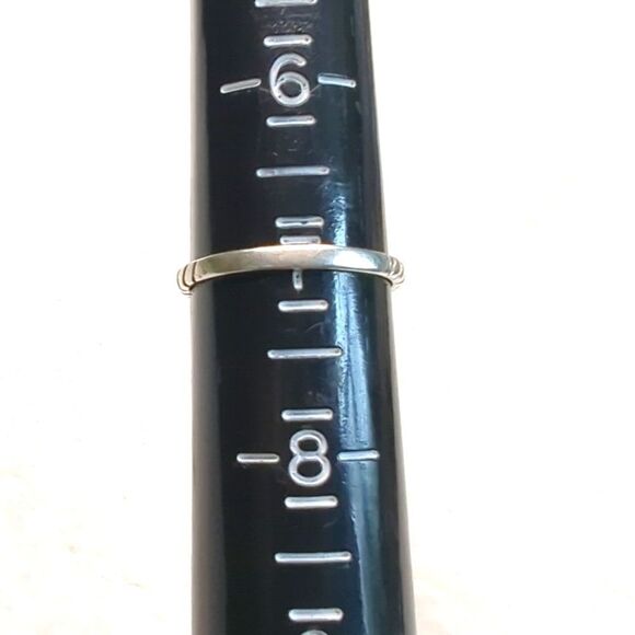 Vintage Sterling Silver and Oval Sapphire Ring w/ Rope Detailing the Band - Picture 3 of 9